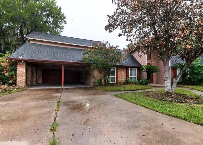 Huge 6 Bedroom With Pool, Spa, 85 Inch Tv, Game Room Houston