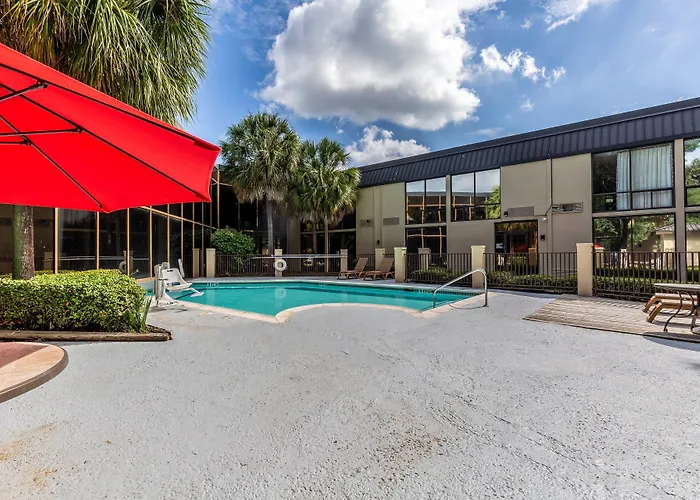 Red Roof Inn Plus & Suites Houston - Iah Airport Sw